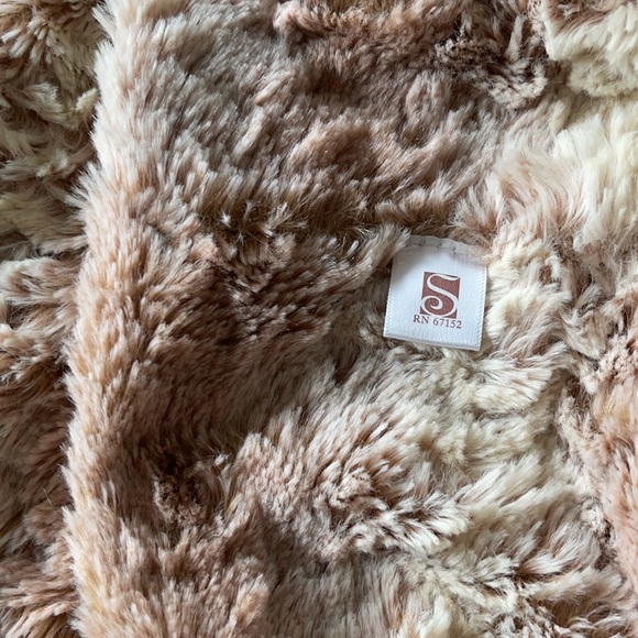 Faux Fur Infinity Scarf - Picture 5 of 5